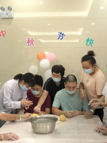 今年月饼分外甜 今年月饼分外甜